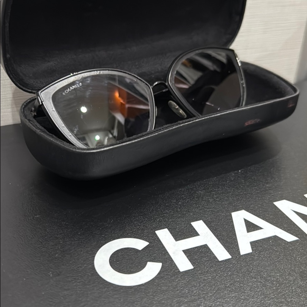 CHANEL sunglasses